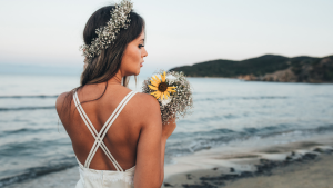 Mujer Vestido de novia en la espalda